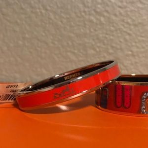 Hermes Enamel Bracelet in size 62 carriage